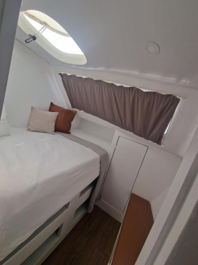 Готель Barco Casa Catamara Sleepandboat Фару Екстер'єр фото